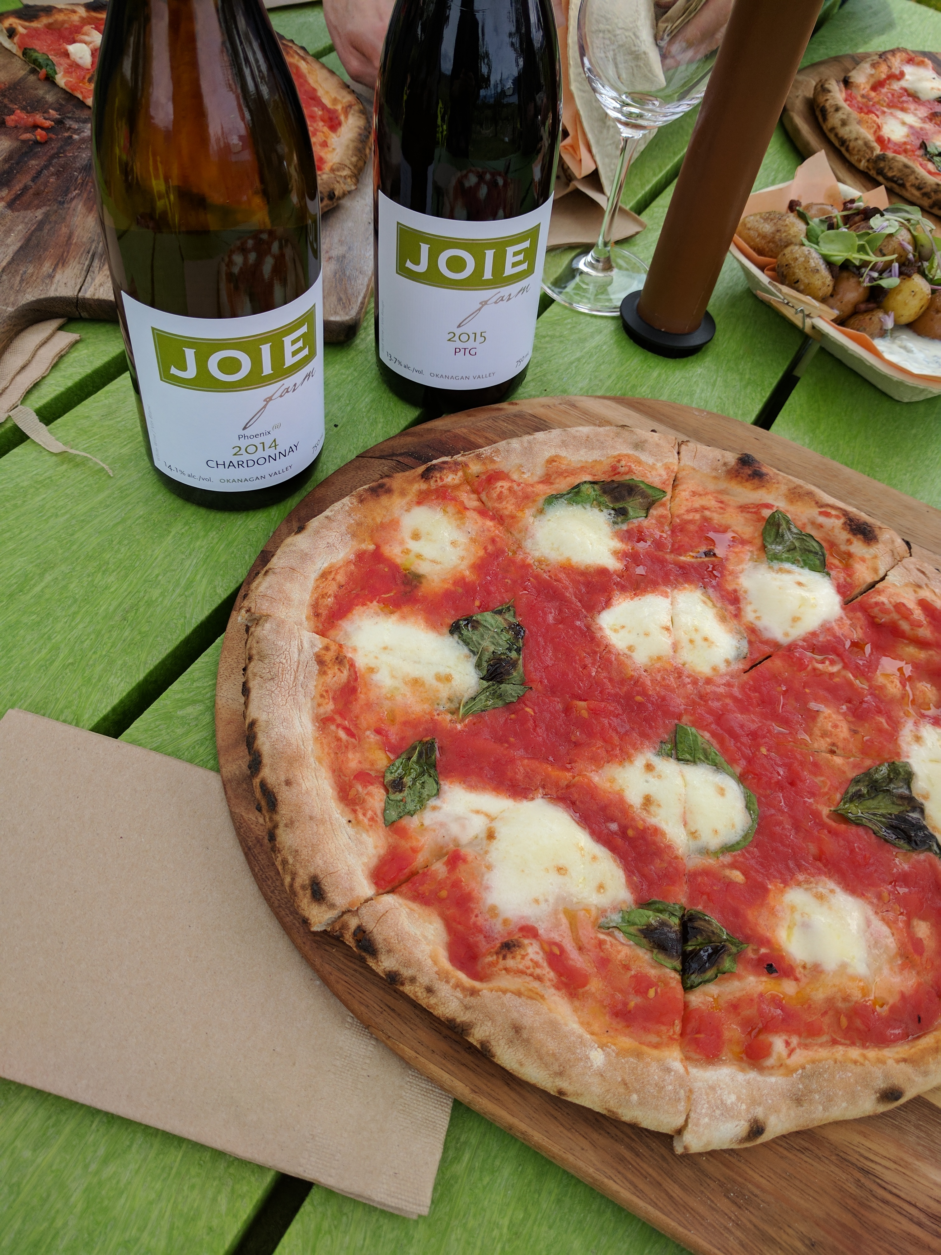 Pizza and wine at Joie Piqnique